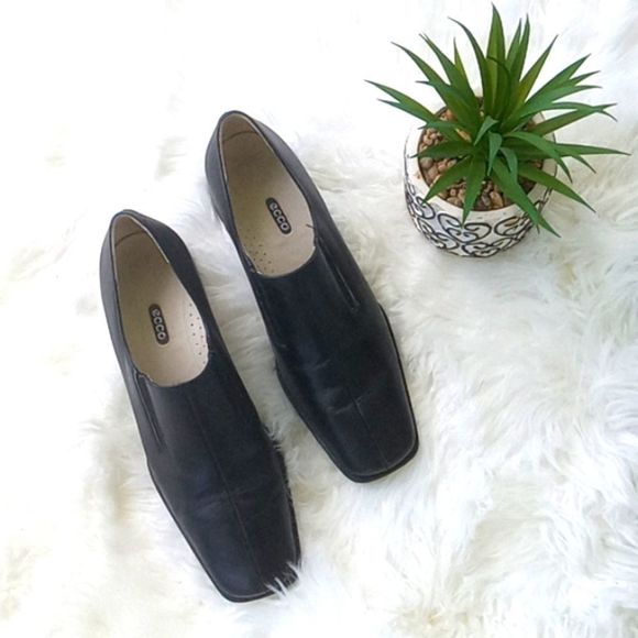 ECCO Black Slip On Women's Leather Casual Loafer Shoes 6.5 Low Heel.